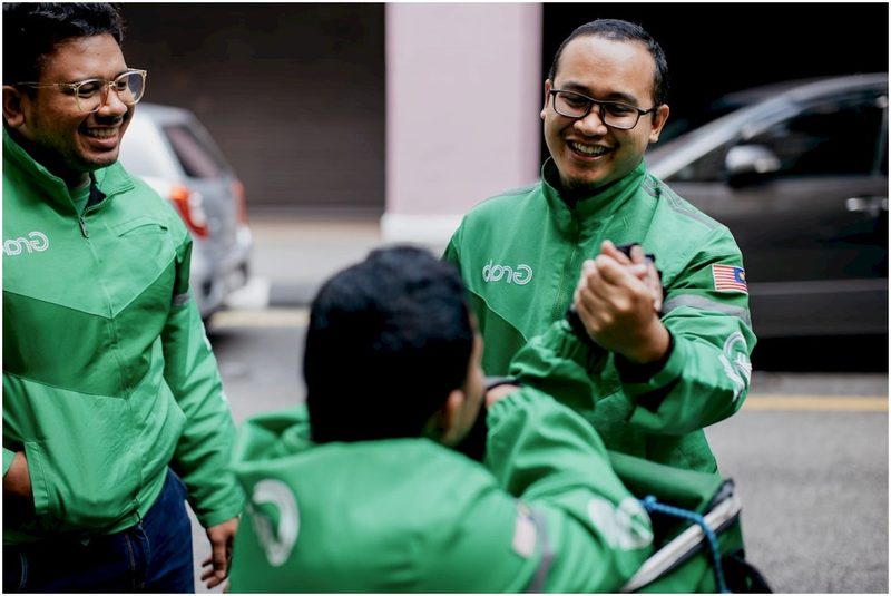 Roupas e Uniformes Práticos para Cuidadores de Idosos no Banho e na Movimentação Diária