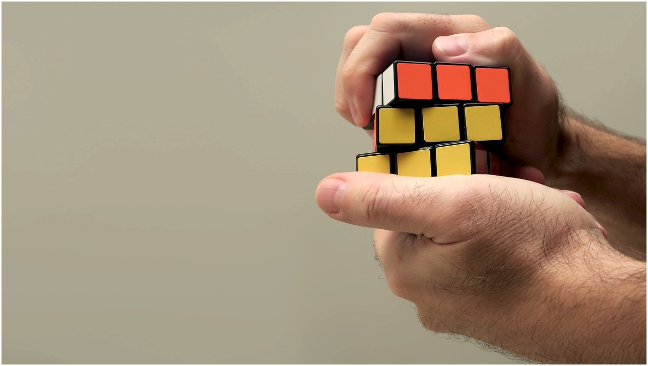 hand, rubik, cube, puzzle, game, rubik cube, intelligence, creativity, toy, solution, success, solve, people, play, solving, hold, rubik