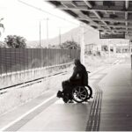 Cadeira de rodas para idosos: manual ou elétrica? O que avaliar antes de comprar
