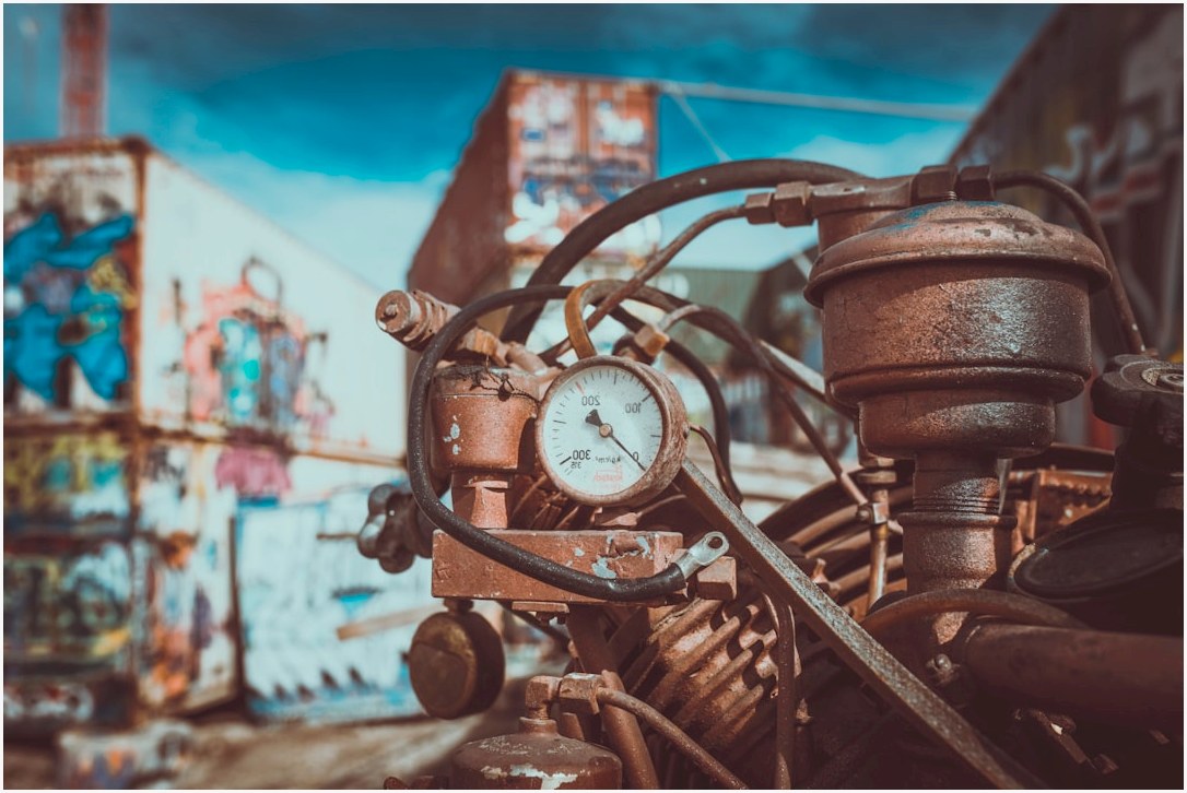 selective focus photo of white and gray manifold gauge