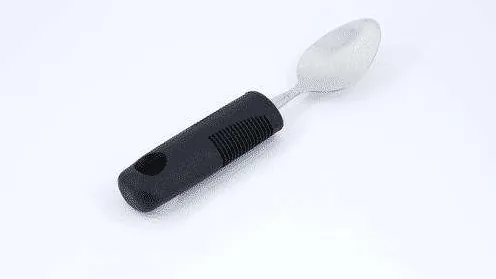 Colher adaptada com cabo engrossado e antiderrapante para facilitar a alimentação