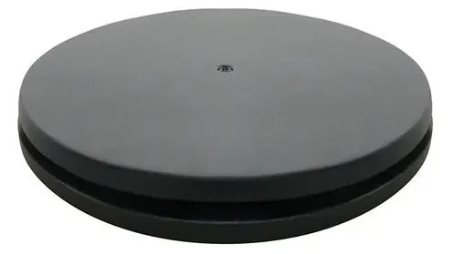 Disco giratório preto para transferência assistida de pessoa com mobilidade reduzida