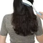 Escova de cabelo com cabo longo para idosos: como escolher