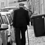 Fraqueza em idosos: causas, sinais de alerta e o que fazer