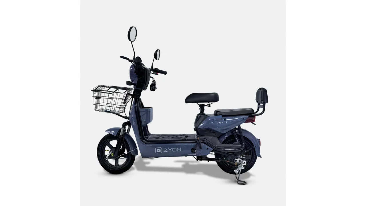 Scooter elétrica Zyon azul com banco, cesta dianteira e apoio para as costas