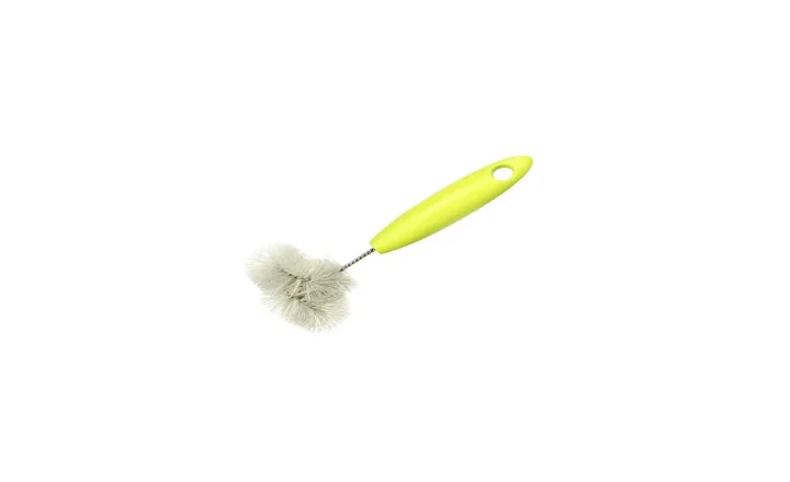 Escova de louça com cabo longo e cerdas claras