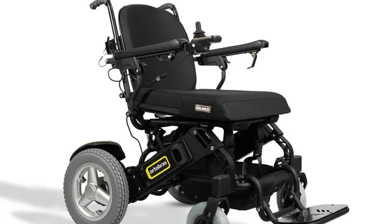 Cadeira de rodas motorizada Ortobras E20, vista frontal