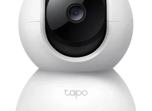 Câmera interna TP-Link Tapo C210 em fundo claro