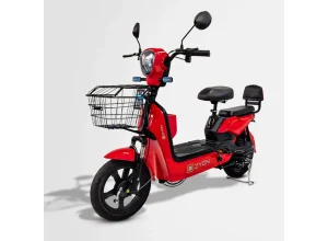 Scooter elétrica Zyon vermelha vista de frente e de lado, com cesta dianteira e banco com encosto
