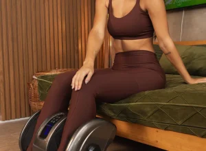Massageador de pés elétrico Shiatsu Foot da Relaxmedic em uso