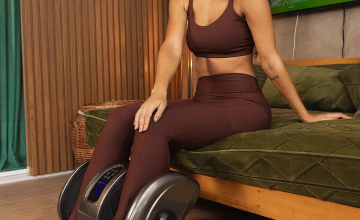 Massageador de pés elétrico Shiatsu Foot da Relaxmedic em uso