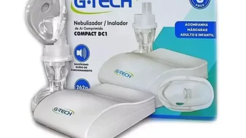 Detalhe do nebulizador G-Tech Compact DC1 e dos acessórios mostrados na embalagem