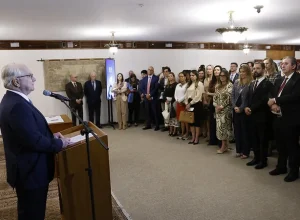 Autoridade falando em sessão do Conselho Nacional de Justiça