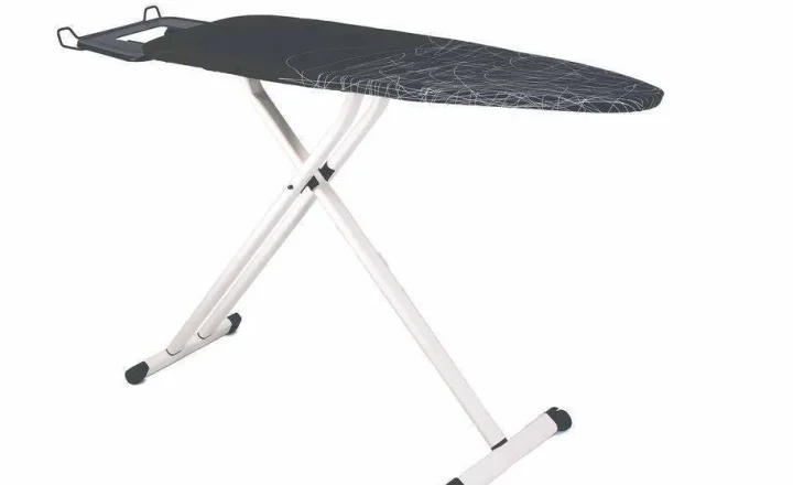 Tábua de passar roupa com estrutura dobrável, suporte para ferro e altura ajustável